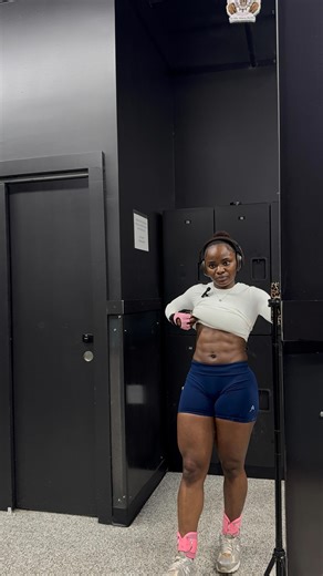 Orenté🦋 on Instagram: "Glute days is one of the most important days for me so we train with intentions lol. Workout details: - single leg hip thrust - sumo squats - Bstance Rdl - steps up - cable kick back into clam shells - hip adduction Peach mango my second favorite flavor @bloomsupps . . . . . . . #gluteisolation #glutedominant #gluteworkouts #gluteexercises #glutegains #explorepage✨ #womeninthegym"