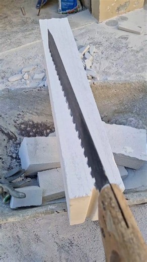 325K views · 773 reactions |  Oggi vi mostro come installare un travetto incassato nei siporex! Questa tecnica è fondamentale per garantire stabilità e sicurezza nelle costruzioni.  Questi mattoni sono Leggeri, famno da isolante termico e acustico, facile da lavorare. otteniamo una struttura resistente e duratura. Seguite il processo passo dopo passo! #Costruzione #FaiDaTe #Siporex" #edilizia #followme #tecnica | Impresa Edile Gregorace Francesco | Facebook