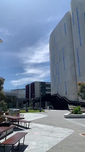 Explore Deakin University Campus in Burwood, Melbourne