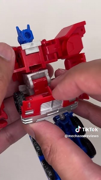 Bootleg Transformers: Review of Optimus Prime and Bumblebee