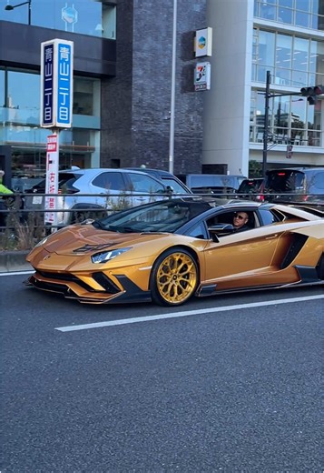 外苑に響きわたるv12sound