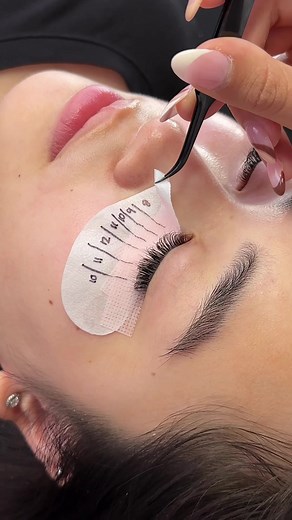 Lash with me ✨ I did classics using our CC .15 lashes in 8-12mm kitten-eye! My model wants a super natural set so I only got 85% coverage instead of the usual 100% coverage! 🥰🫶🏻 #lashwithme #lashprocess #beginnerlashtech #classiclashes #classiclashextensions