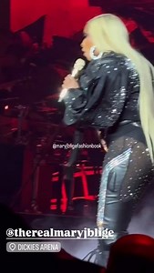 Mary J. Blige Fashion Book on Instagram: "👑 ELEGANCE. POWER. ICON. 👑 Mary J. delivered a LOOK and a MOMENT at Dickies Arena. Every piece, every detail, PERFECTION.✨🔥 When it comes to fashion and stage presence, MJB sets the bar HIGH. Event: @therealmaryjblige For My Fans Tour 13th Night Dickies Arena – February 21, 2025"