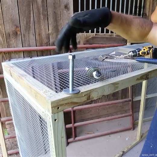 Emergency Portable DIY Chicken Coop Build #chickens #farming #chicks #farmers | Sow the Land
