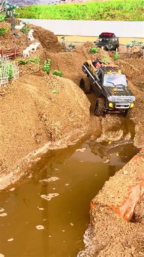 Ultimate RC Crawler Adventure | Land Rover Defender Off-Road Challenge