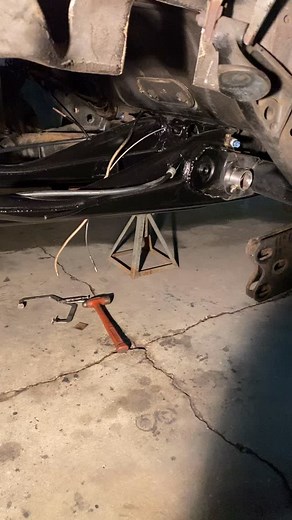 282 reactions · 11 comments | More Off Road tricks for the #class11 crowd. I learned this one from a wise ole 慄‍♂️during my travels as a wondering Gypsy. Basically a “JesusClip” for your IRS trailing arm bolts. Don’t sleep on this basic upgrade if plan to hit the dirt! #bajabug #vwbug #vwbeetle #vwbaja #vwbajabug | Pauly Borio | Facebook