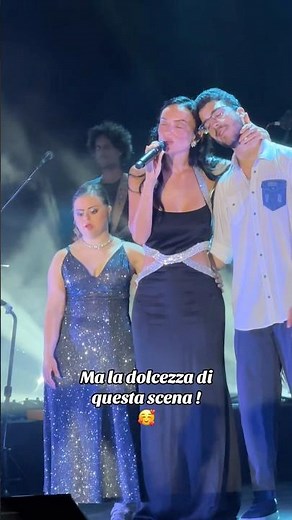 Arisa's sweetness while singing with the special kids #arisa #concert #murolucano #wonderful