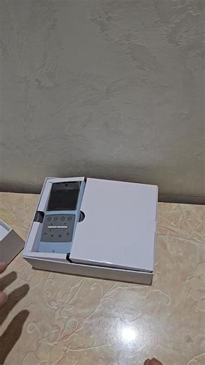 Le iStim EV-906 combine le TENS (anti-douleur) et l'EMS (musculation/récupération) en un seul appareil puissant. Les points forts : ✅ 4 canaux : Traitez 4 zones à la fois avec 8 électrodes. ✅ Polyvalent : 30 programmes pré-réglés pour le dos, les articulations et les muscles. ✅ Pratique : Rechargeable par USB, compact et facile à utiliser. ✅ Qualité : Livré avec 24 électrodes au gel japonais haute adhérence. | Capital Medical