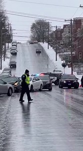 Police Officer Slips on Icy Hill as Chain-Reaction Crash Unfolds Below Pittsburgh, PA — A steep residential hill turned into a sheet of glass after overnight freezing rain, triggering a chain-reaction crash that left multiple vehicles tangled at the bottom and even sent a responding police officer sliding across the ice. The tense scene was captured from above as drivers struggled to stop on the slick descent. The video shows cars losing traction one by one, skidding helplessly downhill before s