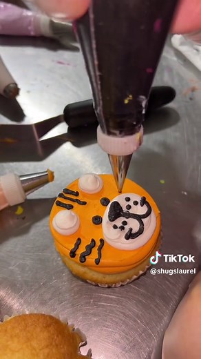 Zoo-Themed Cupcake Decorating Ideas for a Birthday Party 🐯🦁🦓