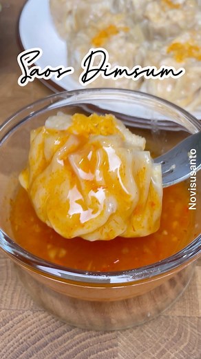 Novi Susanto on Instagram: "Resep Saos Dimsum! Kemarin ini kan uda bikin dimsum siomay nya nihh, nah kali ini aku share resep saos nyaaaa ya! Ini enakk gengs rasanya manis pedes asem gituuuu👌🏻 kalo kalian gasuka yg terlalu pedes rawitnya boleh dikurangin / gausa pake yaaah [ Resep Dimsum Siomaynya Bisa Check di Video Sebelum Ini Yaaaa ] Food chopper CH-200 by @mitochiba.id Bahan : (recipe ib chef Devinna) 1 siung bawang merah 2-3 siung bawang putih 3 bh cabe rawit 1 bh cabe keriting 2 sdm miny