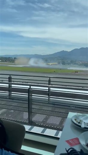 AeroclipS | Plane spotting gone wrong 🤦‍♂️ 🎥Unknown | Instagram