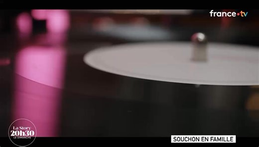""Allô maman, bobo", tout de suite cette chanson m'a collé à la peau" : partage d'un extrait du 20H30 Le Dimanche, où Amélie fait résonner ses souvenirs avec une chanson d'Alain Souchon dans la Story qui lui est dédiée sur France 2 ! Voir le replay en entier de la Story, ici : https://www.france.tv/france-2/20h30-le-dimanche/8080986-story-les-souchon.html | Amélie Nothomb