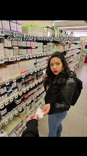 Funny Prank: Giving Crazy Notes to Strangers