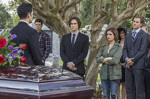 Ravenswood Review: Séance