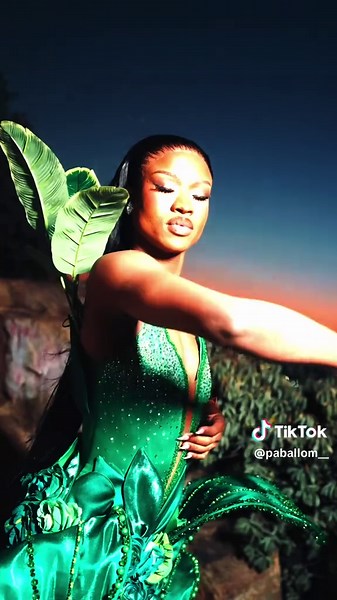 The Baobab of Limpopo Rooted in the province that gave me life, nourished by its soil, and strengthened by the stories carried through its winds. Every branch I grow is a tribute to where I come from, and every step forward is guided by the roots beneath me. For Durban July, I wear not just couture, but home. A reminder that no matter how far I bloom, my roots will always remember the soil that raised me. Makeup: @celestemakeup Hair: @hlayisani.cm Dress: @qmane__ 📸: @jabu.pix #durbanjuly #foryo