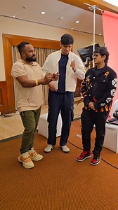 688K views · 10K reactions | elvish bhai ko Iphone 16 pro max Gift❤ | JJ Communication. Buy and Sell Old Mobile Phones | Facebook