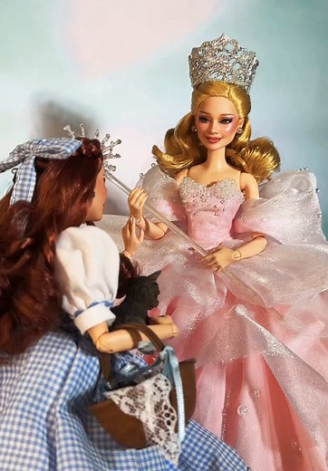 Customizing Glinda Doll from Wicked: A Fun Tutorial