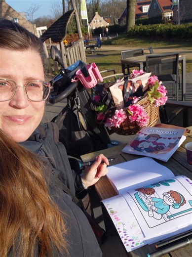 I made this one last Saturday at a holiday park Landal. A quiet moment, taking my time, enjoying being outside. Since that Saturday, I haven’t been able to draw or color again because of PEM after that lovely outing. Still, it was worth it. Sometimes the simple moments stay with you the longest. Coloring book: Calm Paws Available on Amazon. NEDERLANDS Deze heb ik afgelopen zaterdag gemaakt bij vakantiepark Landal. Een rustig moment, zonder haast, gewoon even buiten zijn. Sinds zaterdag heb ik do