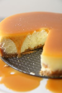 The Best Salted Caramel Cheesecake (VIDEO) Cooked by Julie