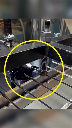 InfoNEST on Instagram: "Precision meets calm in the simple act of refilling a pen cartridge ✨🖋️ #SatisfyingProcess #PenLovers #CalmAndFocused #DeskTherapy #ArtOfWriting"