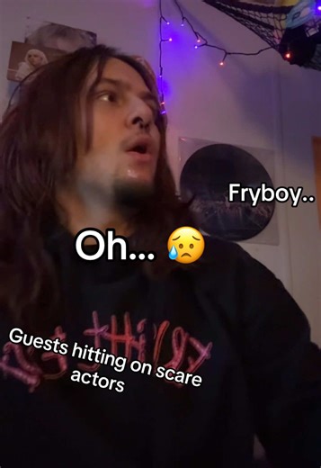 lol Ive been loving fryboy since his first year at dark nights.. My main thing is like just don’t be weird about it, like call me cute and pretty. But the vulgar stuff is just not the vibe… and I do not mean to be weird about @fryboy I’m crine- just respect anyone at the end of day, no matter at the haunt or not 😆😍❤️ #fyp #scareactor #frightfest #fryboy #hauntslider
