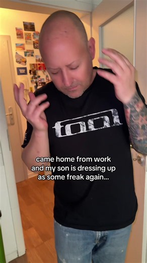 Blue Lock cosplay reaction: son dressing up as Hawks — funny cosplay moment
