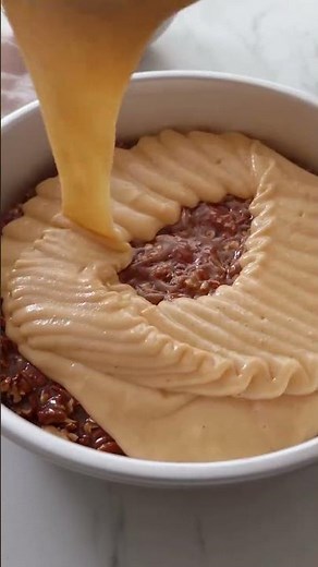 Irresistible Caramel Pecan Cake – Soft, Gooey & Delicious! 🤤