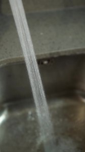 Este monomando multifuncional combina perfectamente elegancia y funcionalidad. No solo destaca por su estética, sino también por su tecnología, con lector digital que permite controlar la temperatura del agua con total precisión.💧 Monomando con lector de temperatura gris, CÓD 7674635 Monomando con Lector de Temperatura Cromo, CÓD 7674643 👉 Conoce todos los detalles en nuestro sitio web 📲 bit.ly/4o9swON #Grifería #Monomando #Grifo #Tecnología #Baño #Cocina #Sodimac | Sodimac Homecenter