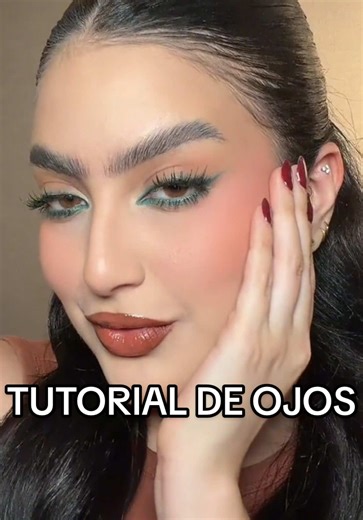 Tutorial de Maquillaje: Ojos con Color y Estilo