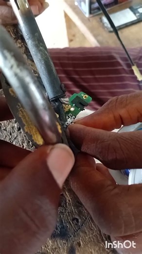 removing Android charging port with soldering Iron. #repair #smartphone