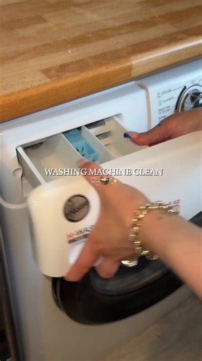 How to Clean Your Washing Machine from Mould and Odors