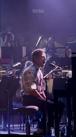 Harry Styles Covers Simon & Garfunkel “Bridge Over Troubled Water” at Meltdown Festival
