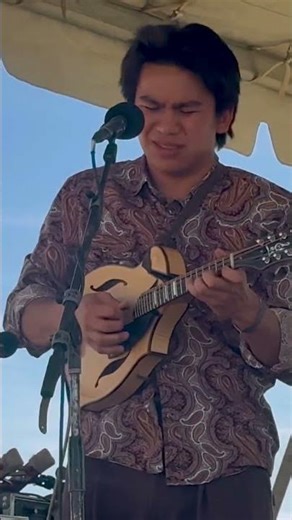 Best mandolin playing you’ll hear all day! #mandolin #musician #bestmusician #music #livemusic #wow