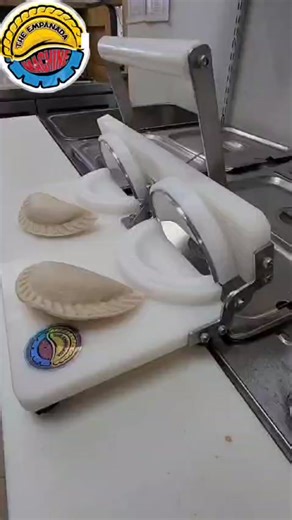 #theempanadamachine #empanadas #chimichanga #empanadasvenezolanas #burrito #empanadapress #empanadamaker #puertorico #theempanadamachine #empanadascolombianas #tacos #maquinaparaempanadas #usa