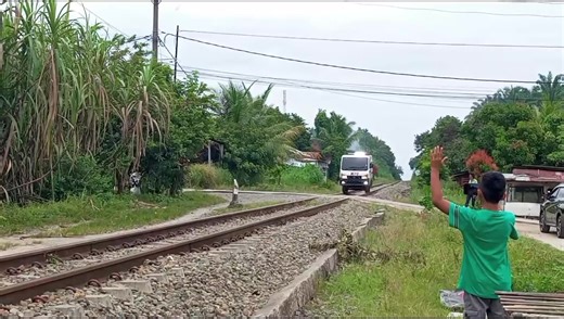 Keberanian Masinis Merah Jir di Medan