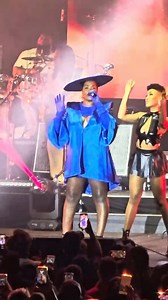 Merci la Martinique 🇲🇶 ! Le 21 mars on se retrouve à l’ @accor_arena pour un moment unique, on va faire vibrer la France au rythme du zouk ! 🔥🩶 Il ne reste pas beaucoup de places, le lien de la billetterie est disponible dans ma bio. 🎫 #Jtour | Fanny J OFFICIEL