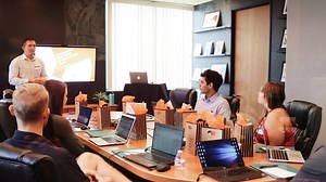 Apa Itu Rapat? Ketahui Fungsi, Tujuan, Jenis, dan Alasan Mengadakannya