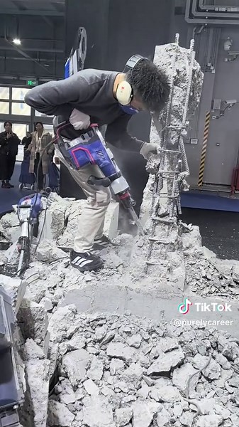 Electric Pick Demonstration: UK vs. USA