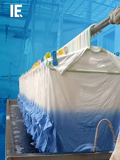 Mass Dyeing T-Shirts Made Easy 🎨👕 This machine dips T-shirts into a dye bath for even color application. Ever seen tie-dye on this scale? 🤔 #Textile #TieDye 📽️: Instagram/ sileanshow_streetwear