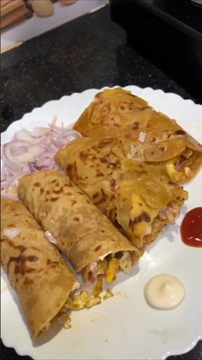 Tasty & Yummy Chapathi Egg Roll | Easy Street Style Egg Roll Recipe