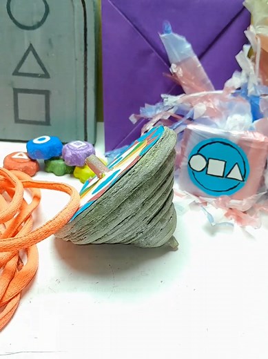 Cómo hacer trucos con el trompo de El Juego del Calamar