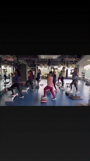 Full Body HIIT 💥 Indoor Group Fitness Class (Squats, Rows & More!) 💪 #s #groupfitness