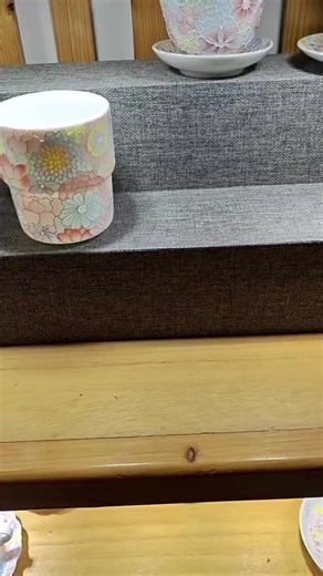 Colorful Chinese porcelain cups & plates—handcrafted vintage charm for your daily tea time! Bright, intricate patterns bring timeless elegance to every sip & serve. Unique oriental art you can use & display at home. Perfect gift for tea lovers & culture collectors. #ChinesePorcelain #ColorfulCeramics #TeaCupSet #OrientalTableware #VintageHomeDecor