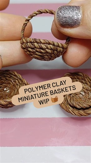 Andrea | Miniature Food Charms | 🇲🇽 on Instagram: "Happy Sunday, here sharing my process for these simple Wisker Baskets made with polymer clay 🧺🙏🏼. This is one part of an exclusive tutorial I did for some miniature Sweet Bread Conchas but here I'm sharing a snippet of that full Tutorial Available on my stores. Hope you can still enjoy this Sampler 🤎. What do you want to see on those Tiny baskets? 🤔 #baskets #miniature #miniatureart #polymerclay #wip"