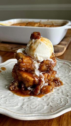 Kiley O'Donnell on Instagram: "MAPLE PECAN SOURDOUGH PUDDING CAKE Talk about melt in your mouth — so warming to the soul and just pure bliss, in every bite ✨ Recipe below OR comment ‘MAPLE’ to get the recipe sent to you 🤎 #Recipe Details: Pecan Sourdough Cake: - 2/3 cup chopped pecans - 1/4 cup salted butter, at room temp - 3/4 cup brown sugar - 1/2 cup sourdough discard (sub: 1/2 cup greek yogurt) - 1 egg, at room temp - 1 tsp vanilla extract - 1 1/2 cups all-purpose flour - 1 tsp baking powde