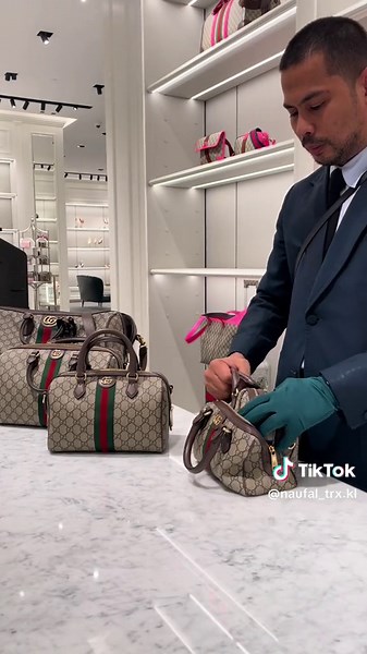 Unboxing Gucci Ophidia Duffle Luggage | Stylish and Chic Travel Bag