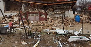 Satul din România care poate exploda în orice moment. Localnicii sunt resemnați: „Când o fi, murim!” VIDEO