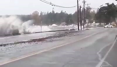 863 reactions · 715 shares | #WAWX >> SEVERE WINDS, RAIN in Western Wash. Over 300K are still without power. Homes in #Sultan are currently being evacuated. • FLOODING, OUTAGE UPDATES >> kiro.tv/WindRainStorm • PHOTOS >> kiro.tv/WindRainPhotos [Video from friend, Paul, in Birch Bay.] | KIRO 7 News | Facebook
