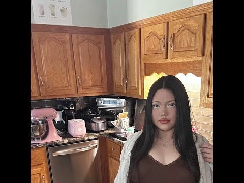 Stay at home mom Ava Sherwood is live ✨